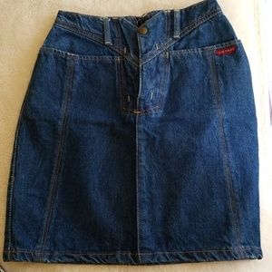 Denim skirt.